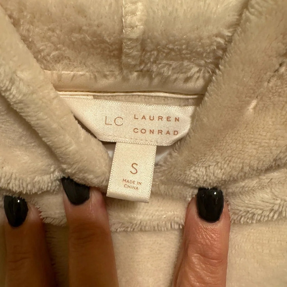 Lauren Conrad Cream Fleece w/ Hood. Size Small - Picture 2 of 8